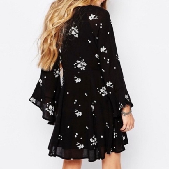 Free People Jasmine Embroidered Boho Dress w Bell Sleeves Black White Women’s 2 - Picture 3 of 9